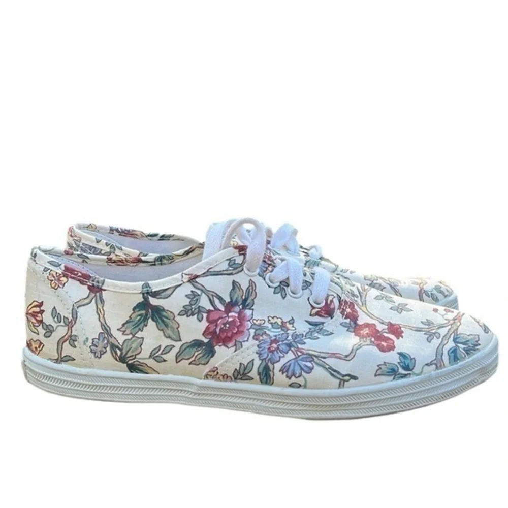 Golo vintage lace up sneakers white with floral pattern women’s size 6